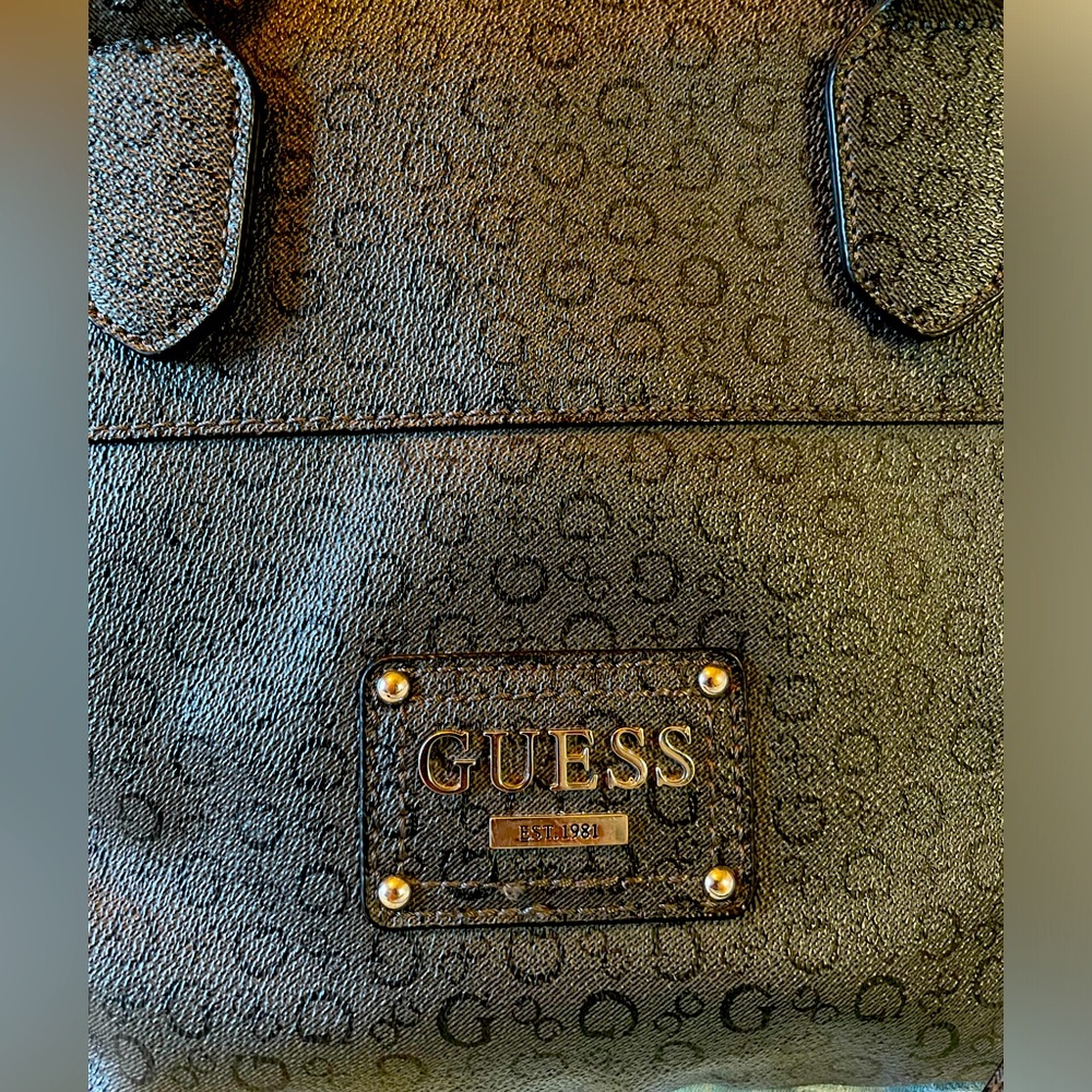 Guess handbag with shoulder extension strap